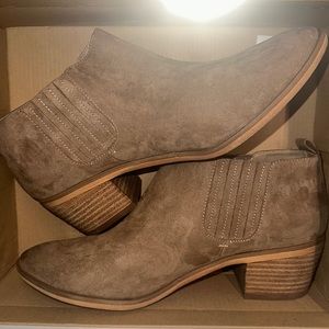 Melrose and Market Tan Heeled Booties